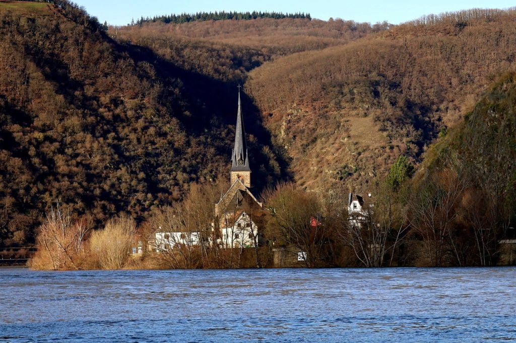 Wo Beginnt Die Schifffahrt Auf Dem Rhein?