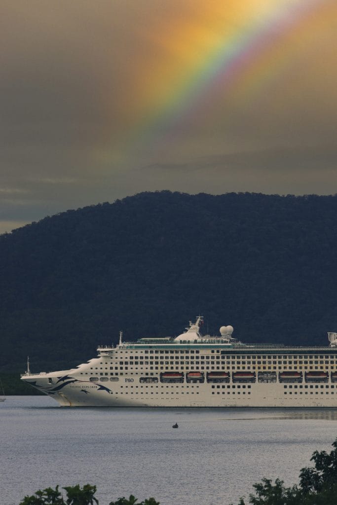 Willkommen an Bord der Rotterdam: Matthias Morr präsentiert einen Rundgang auf dem Flaggschiff von Holland America Line.