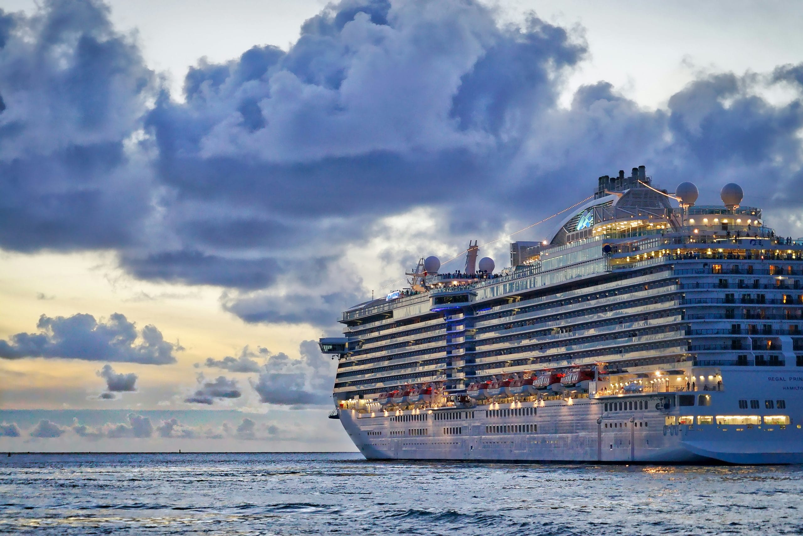 Willkommen an Bord der Rotterdam: Matthias Morr präsentiert einen Rundgang auf dem Flaggschiff von Holland America Line.